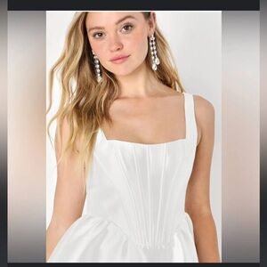 NWT Bubbly Love White Taffeta Corset Mini Dress
Lulus size XL